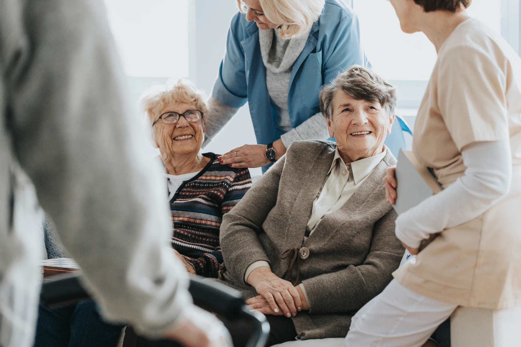 Seniorzy w pokoju dziennym - integracja i socjalizacja Seniorzy w pokoju dziennym - integracja i socjalizacja